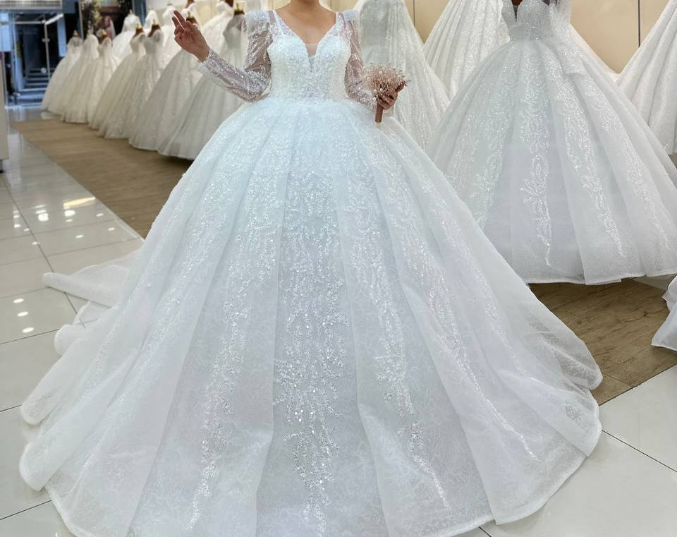 Robe de Mariée Princesse Luxury, Dentelle, Manches Longues, Col V