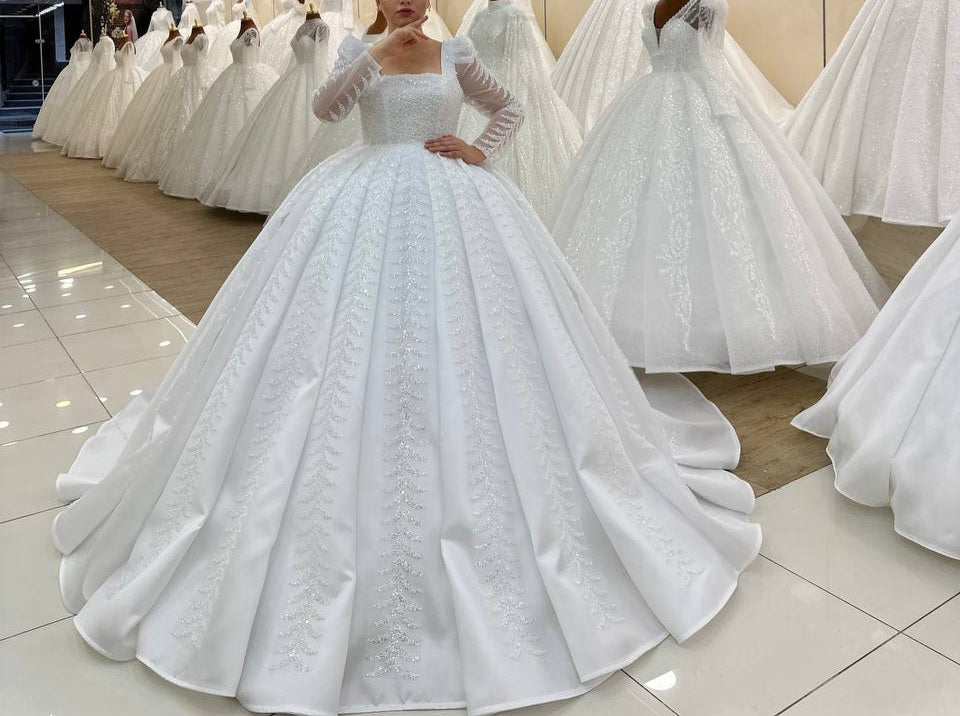 Robe de Mariée Princesse Luxury, Dentelle, Manches Longues, Col Carré