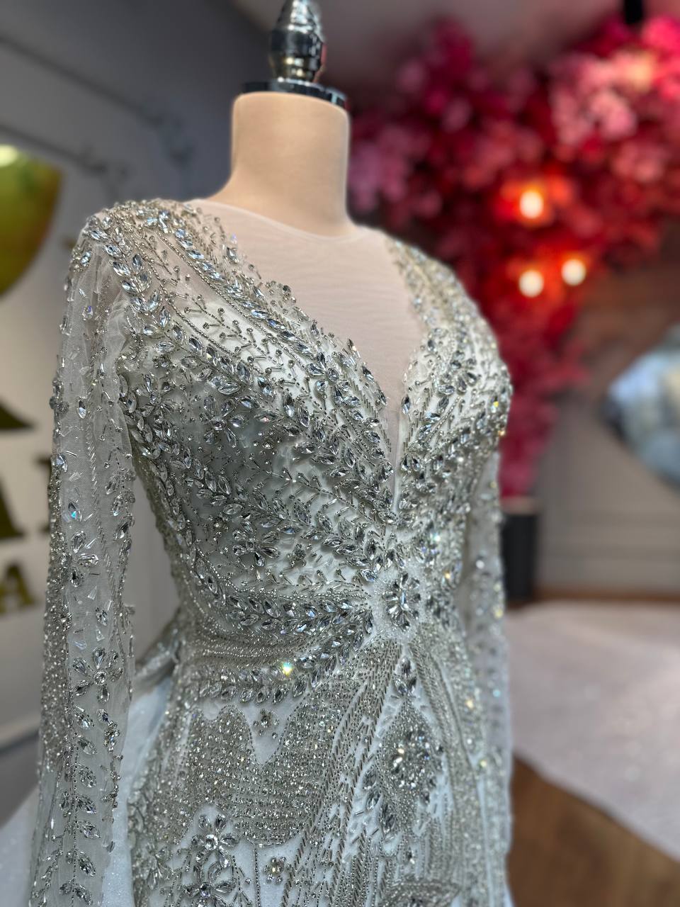 Magnifique Robe de Mariée Sirène Luxury avec Traîne, Strass, Manches Longues, Col Coeur