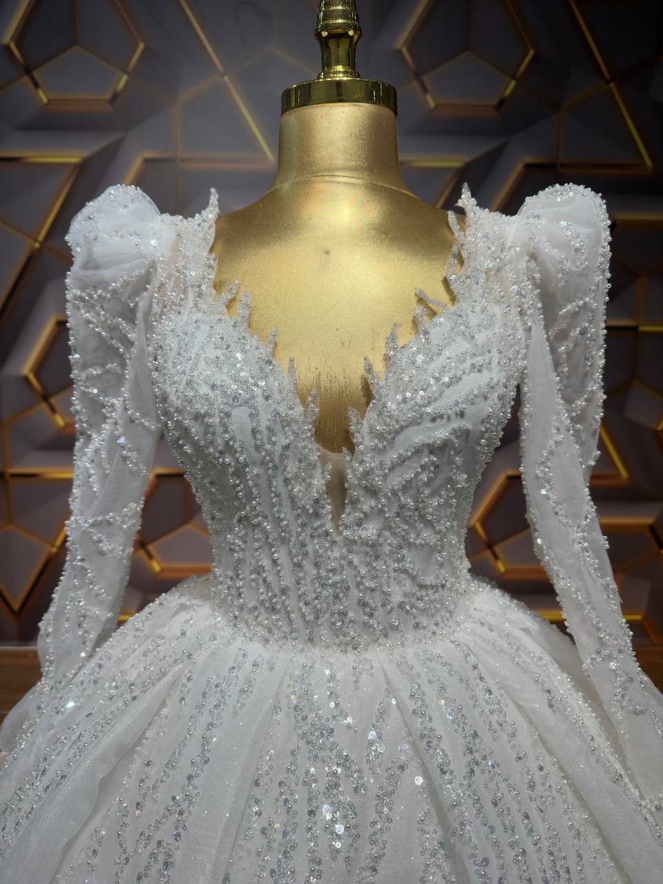 Magnifique Robe de Mariée Princesse Luxury, Pailleté, Manches Longues, Col V avec Traîne