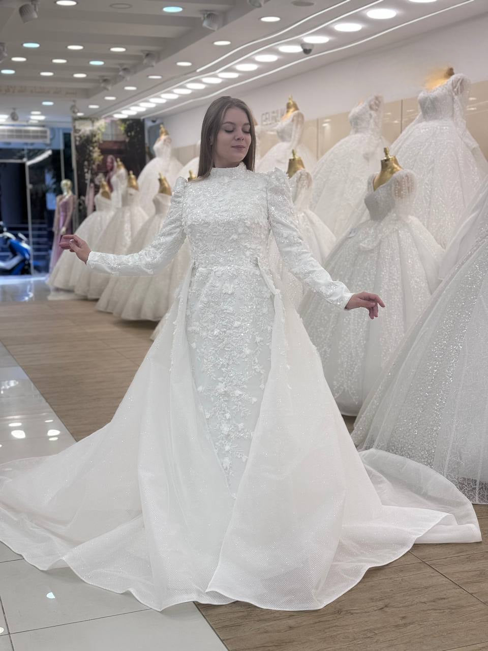 Robe de Mariée Sirène Couverte Luxury avec Traîne, Manches Longues, Col Fermé