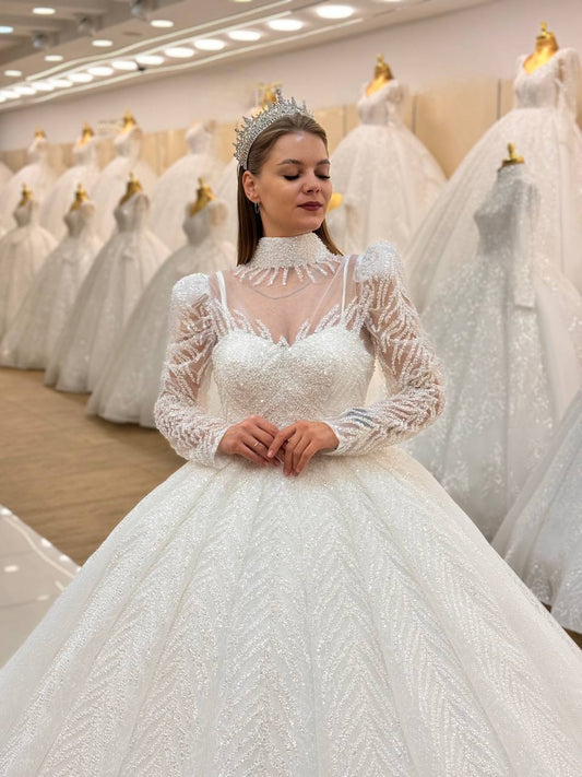Robe de Mariée Princesse Luxury Dentelle, Manches Longues, Col Bijoux Coeur avec Traîne