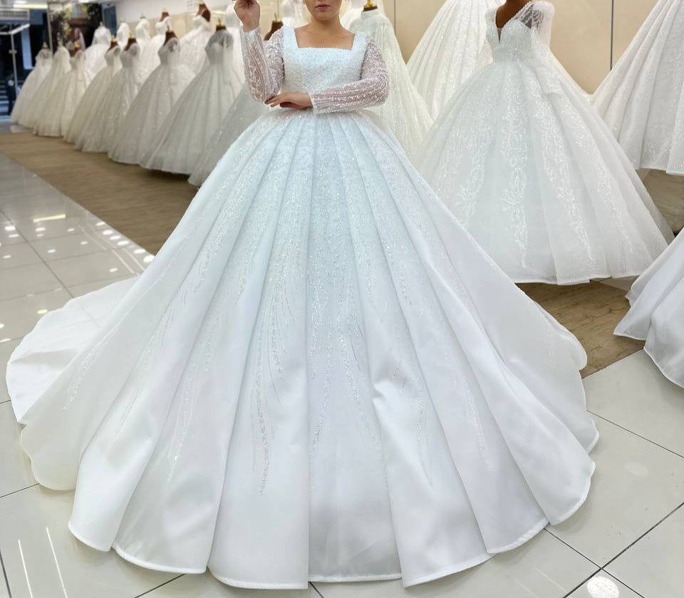 Robe de Mariée Princesse Luxury, Dentelle, Manches Longues, Col Carré