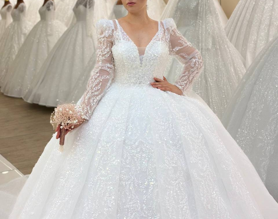 Robe de Mariée Princesse Luxury, Dentelle, Manches Longues, Col V