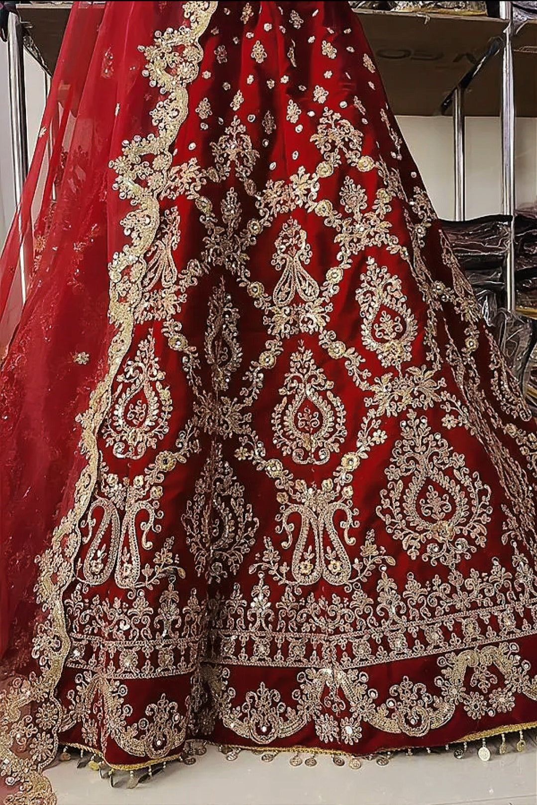 Lehenga Rouge Doré Royal