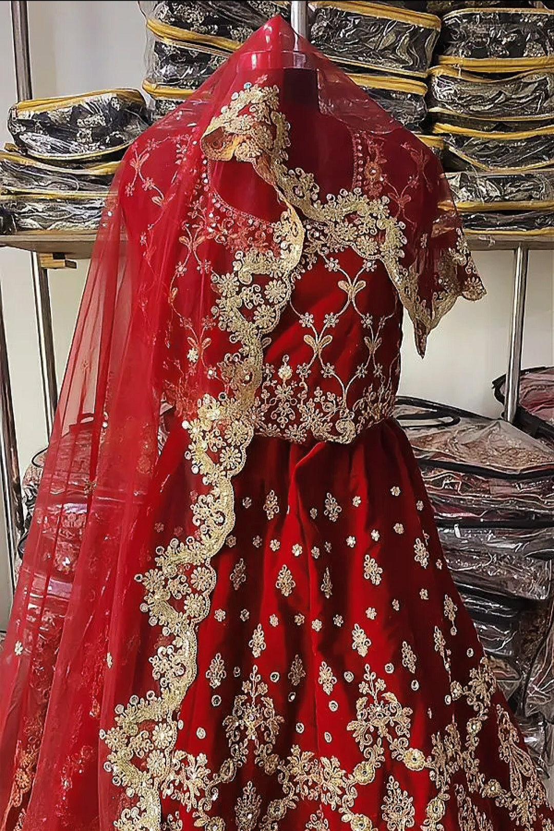 Lehenga Rouge Doré Royal