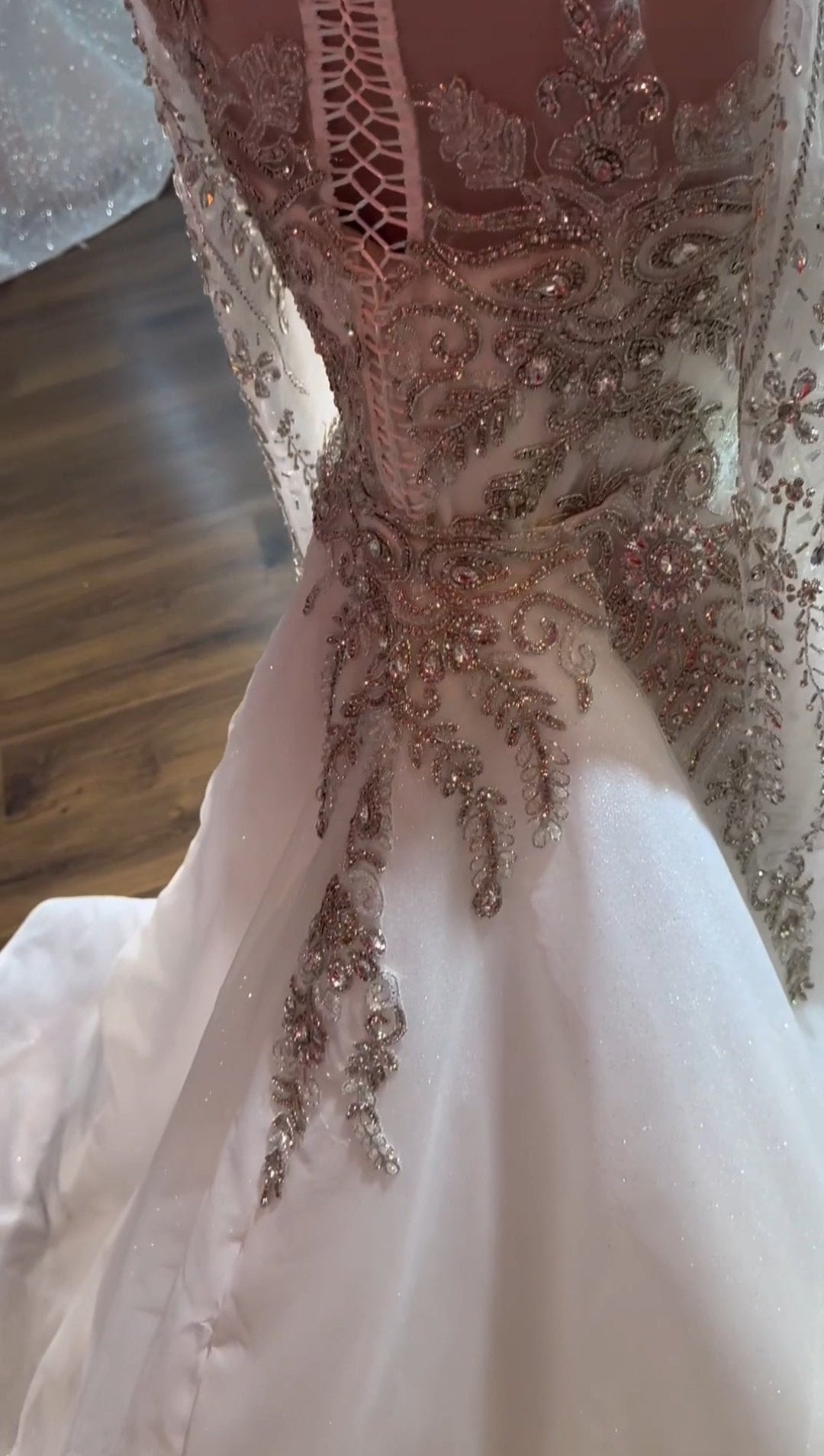 Magnifique Robe de Mariée Sirène Luxury avec Traîne, Strass, Manches Longues, Col Coeur