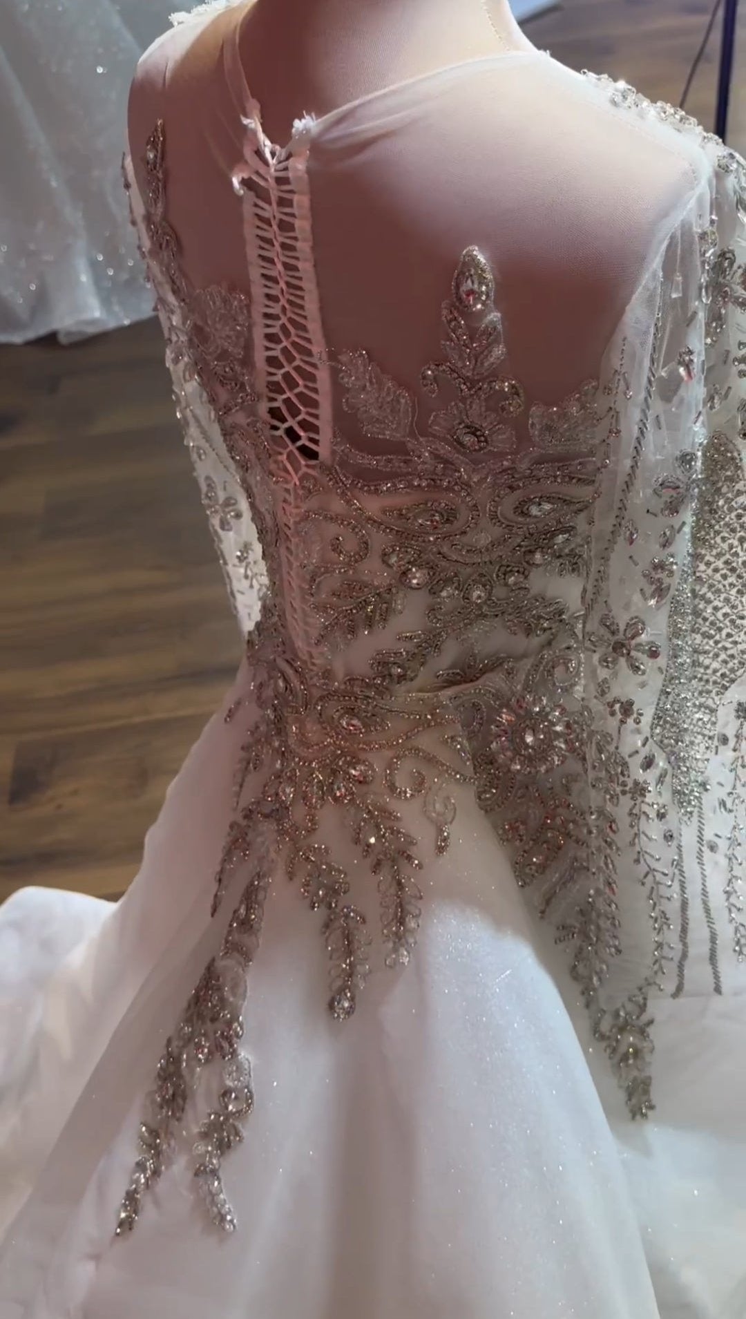Magnifique Robe de Mariée Sirène Luxury avec Traîne, Strass, Manches Longues, Col Coeur