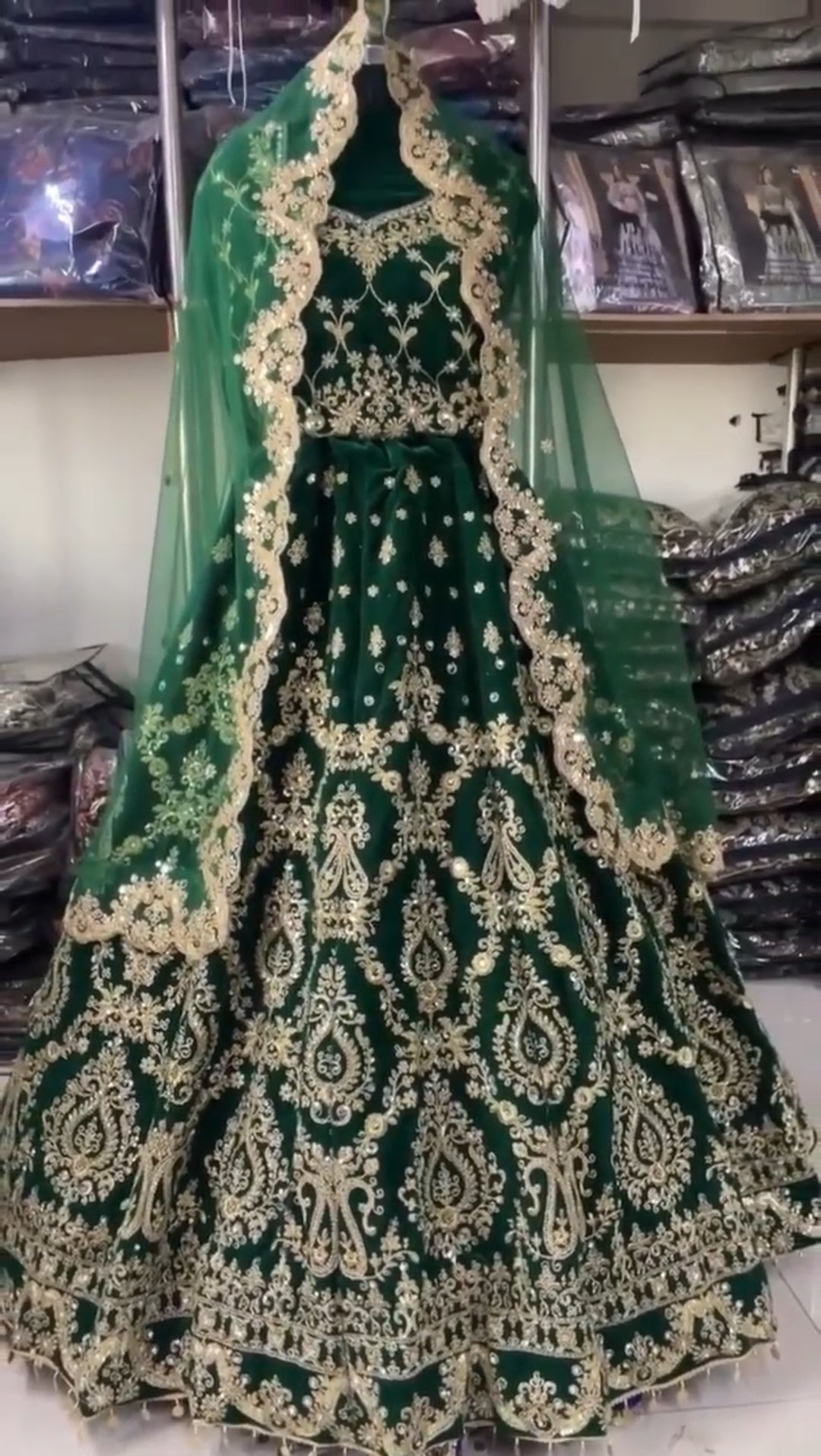 Lehenga Rouge Doré Royal