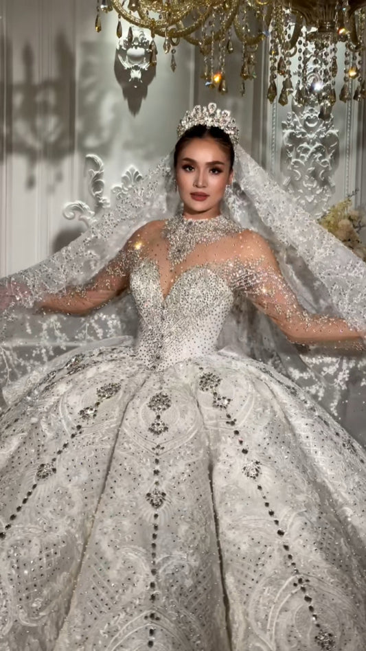Robe de Mariée Princesse Luxury Queen avec Strass, Manches Longues, Col Bijoux avec Traîne
