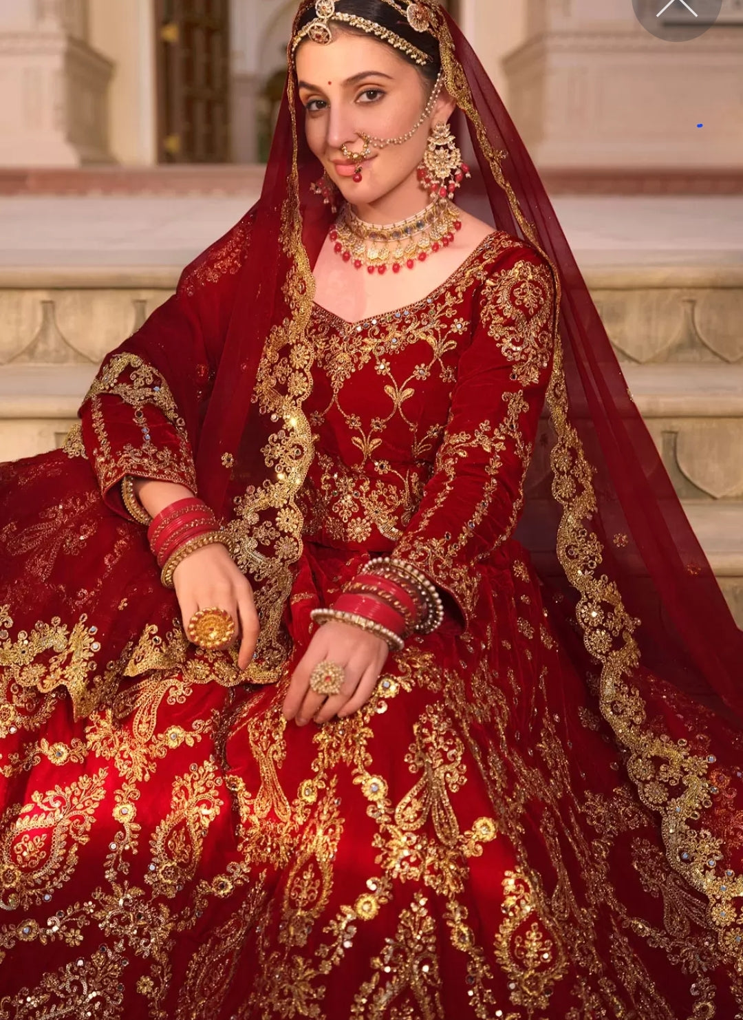 Lehenga Rouge Doré Royal