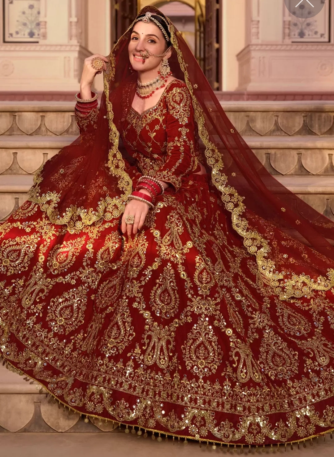 Lehenga Rouge Doré Royal
