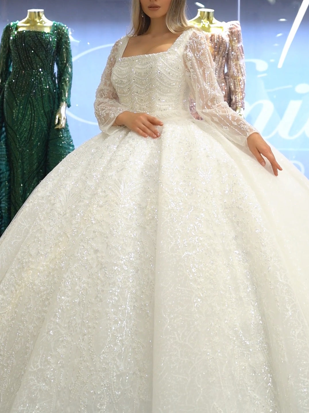 Robe de Mariée Princesse Luxury Col Carré Manches Longues