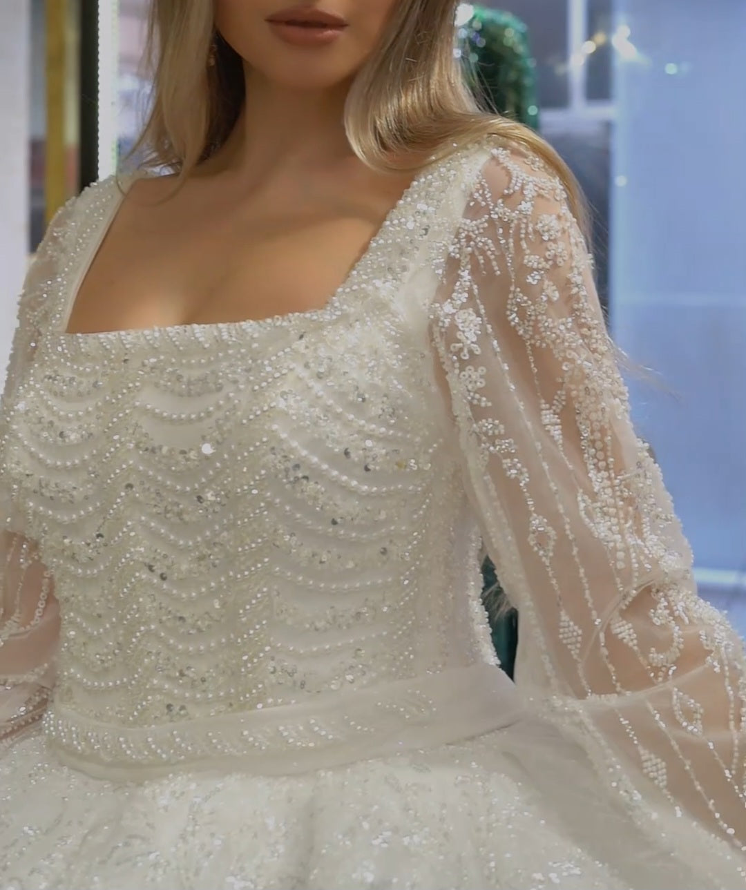 Robe de Mariée Princesse Luxury Col Carré Manches Longues