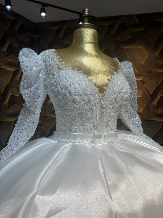 Robe de Mariée Princesse Luxury, Manches Longues, Col V avec Traîne